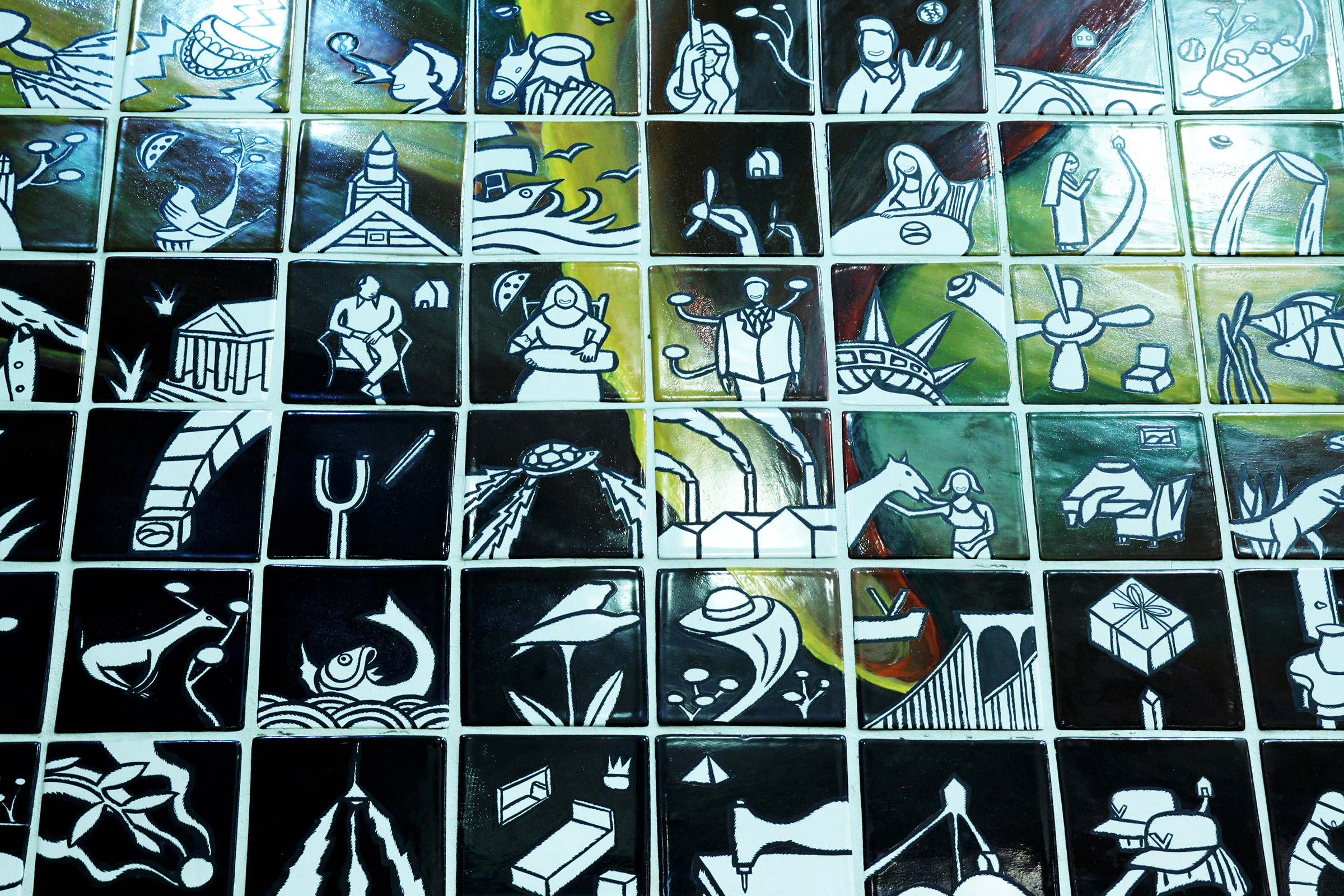 Ik-Joong Kang, MFA ’87, “Happy World” (1999) in the Flushing-Main Street (7) station (photo by ShellyS/Flickr)